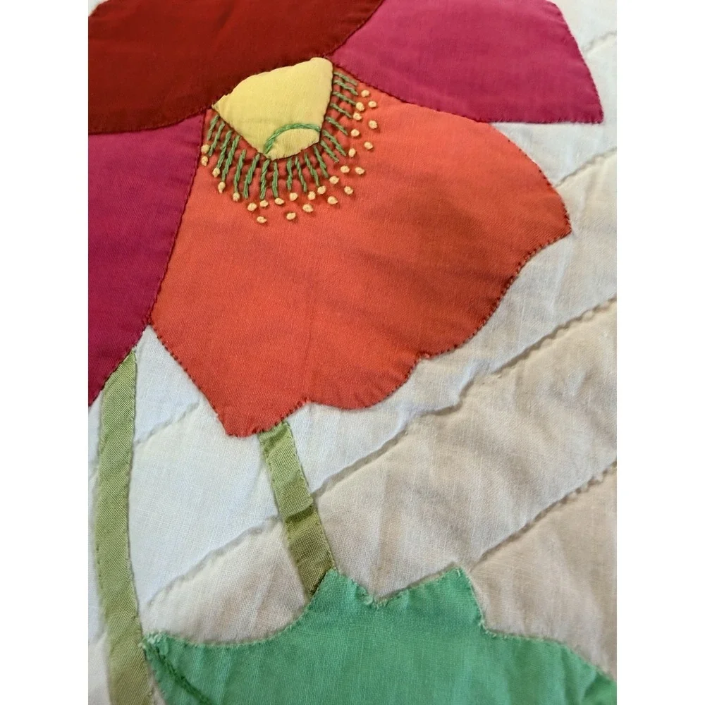BEAUTIFUL Vtg Red Green Salmon Poppy Applique Antique Quilt Scallop GREAT DESIGN